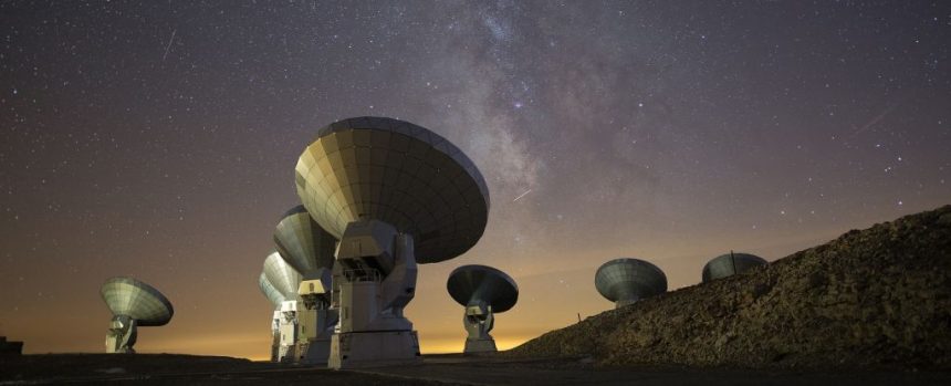Exceptional ‘Einstein Cross’ in Space Reveals Where Dark Matter Is Hiding : ScienceAlert