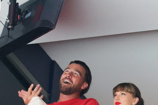 Julia Fox Defends Taylor Swift From Getting Blamed for Chiefs’ Losses