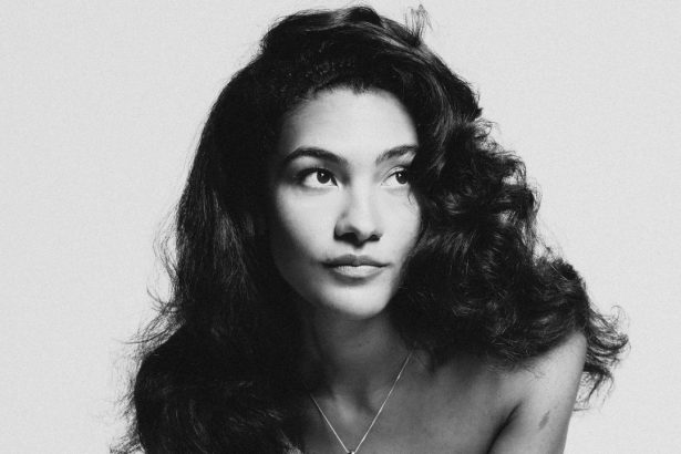 Olivia Dean Takes Center Stage