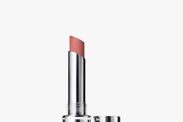 11 Long-Lasting Lipsticks for Fade-Proof Color