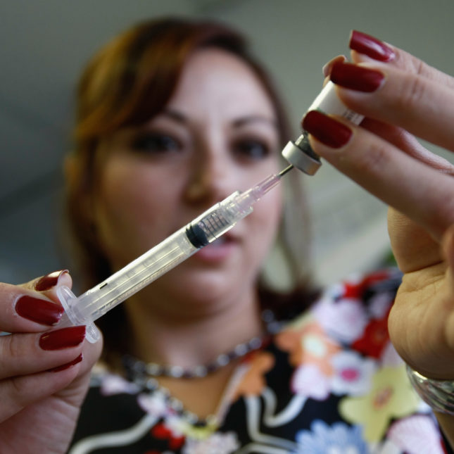 Federal advisory committee restricts access to MMRV shot for some low-income children