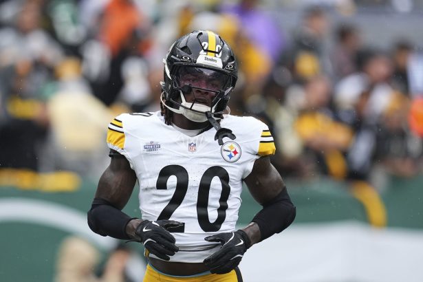 NFL fans react as Steelers elevate RB Trey Sermon to active roster