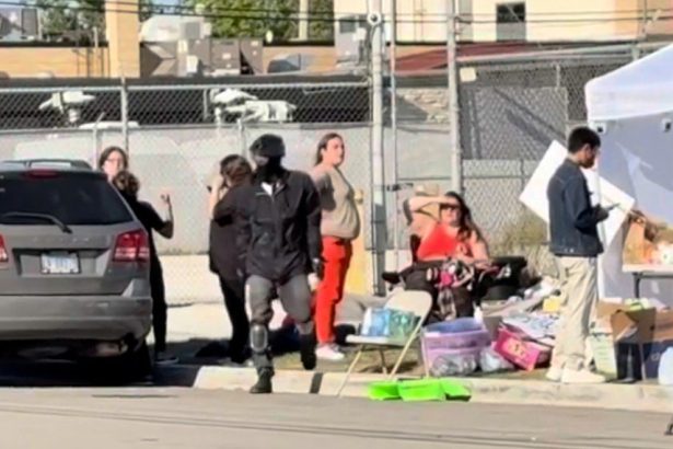 VIDEO: Antifa Terrorists Dressed in War Gear Seen Unloading Supplies Outside Chicago Ice Facility – Marxist-Terrorists Scream “Shoot the F*cker!” at ICE Agents | The Gateway Pundit | by Jim Hoft