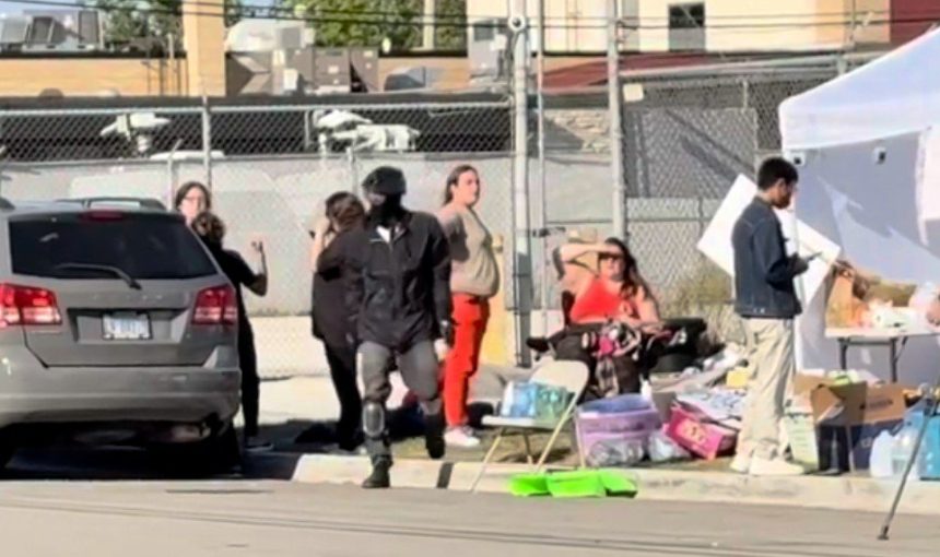 VIDEO: Antifa Terrorists Dressed in War Gear Seen Unloading Supplies Outside Chicago Ice Facility – Marxist-Terrorists Scream “Shoot the F*cker!” at ICE Agents | The Gateway Pundit | by Jim Hoft