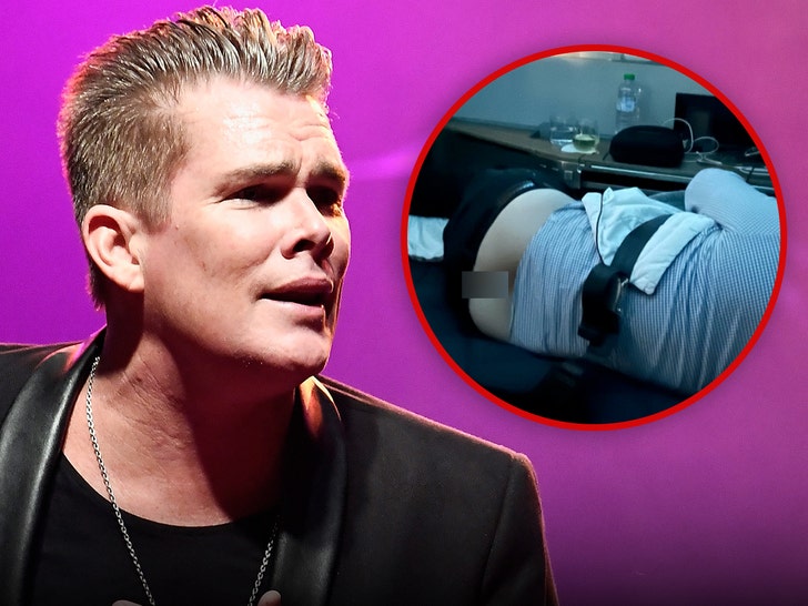 Sugar Ray’s Mark McGrath Gets Mooned on Flight