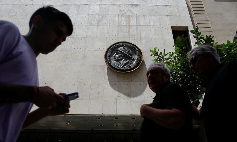 Argentina bonds, peso extend rally with eyes on US support details