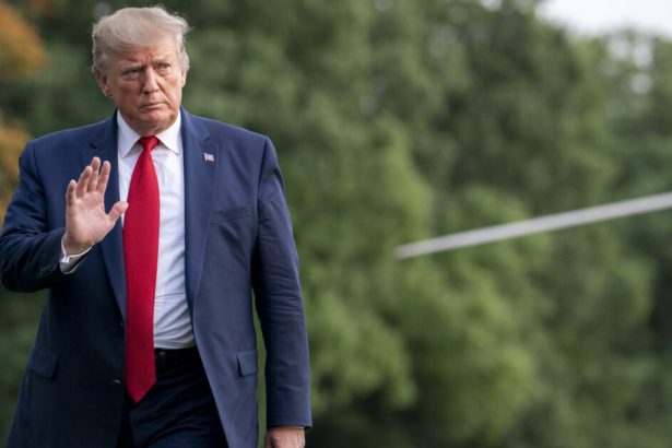 Over 100,000 Federal Employees Expected to Quit Tuesday Amid Government Shutdown — Largest Exodus in U.S. History as Trump Moves to Finally Drain the Swamp | The Gateway Pundit | by Jim Hᴏft