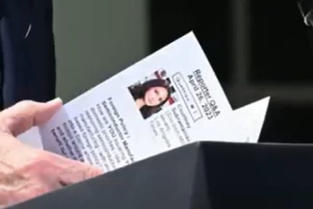 Joe Biden Note Card Scandal Resurfaces – Scripted Questions From Reporters, Reminders on Faces and Names of Hillary and Chuck Schumer | The Gateway Pundit | by Mike LaChance