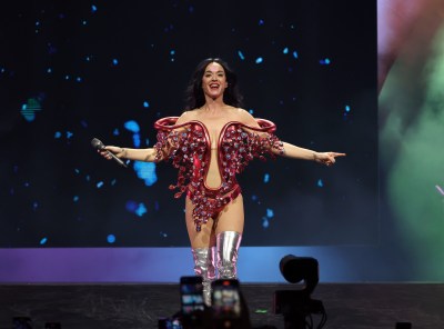 Katy Perry Tells Fans She’s ‘Continuing to Move Forward’