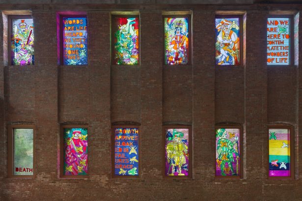 Through Illuminated Compositions, Raúl de Nieves Transforms a Hall into a Bold Sanctuary