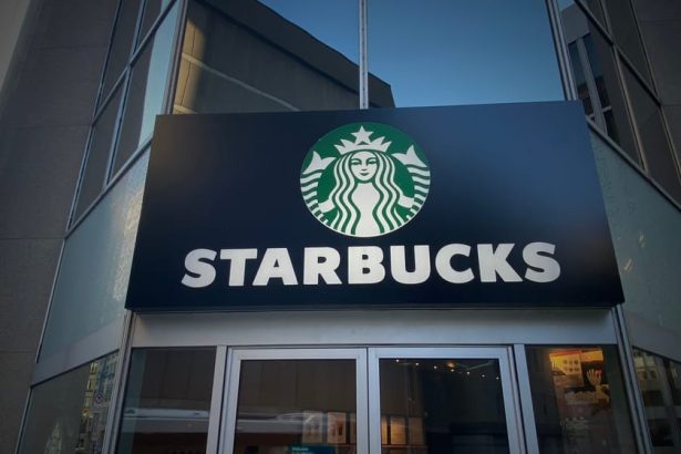 Starbucks to Cut 900 Jobs, Shutter Underperforming Stores