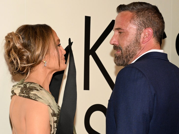 Ben Affleck and Jennifer Lopez Reunite for 'Kiss of the Spider Woman' Premiere