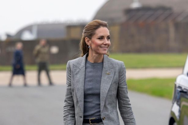 Kate Middleton Walks Backwards in Stilettos Getting Off a Fighter Jet