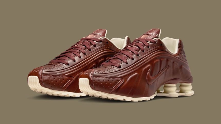 The Nike Shox R4 “Dark Pony” Returns In Luxurious Leather The Nike Shox R4 “Dark Pony” Returns In Luxurious Leather