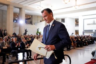 Exclusive | Long Island Dem Rep. Tom Suozzi slapped with ethics complaint over alleged STOCK Act violations