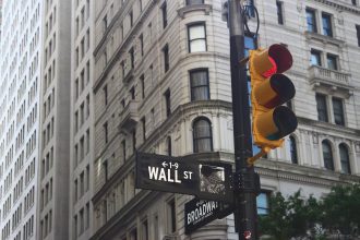Jim Cramer on Robinhood: “It’s Been a Remarkable Performer”