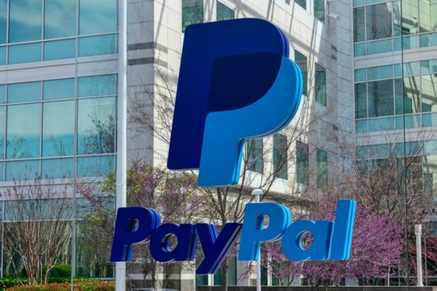 PayPal’s PYUSD Stablecoin Tops  Billion Market Cap After Spark Partnership