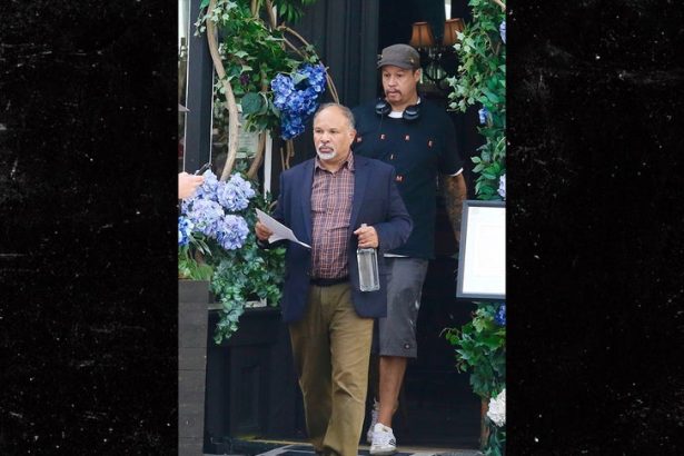 'Cosby Show' Alum Geoffrey Owens Photographed Working as Host at NYC Bar