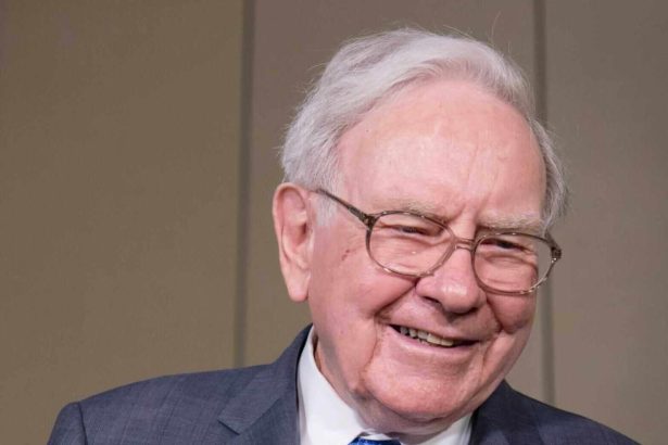 Warren Buffett Just Give Occidental Petroleum a HUGE  Billion Boost. Should You Buy OXY Stock Here?