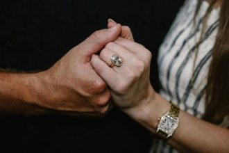 A Closer Look at Taylor Swift’s Engagement Ring—With the Designer’s Details