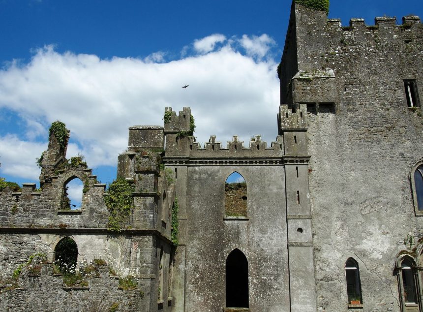 11 Haunted Castles for Spine-Tingling Supernatural Encounters This Halloween