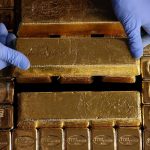 Gold Set for Seventh Weekly Gain as US Shutdown Clouds Rate Path