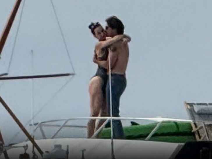 Katy Perry and Justin Trudeau Pack on PDA on Yacht in California