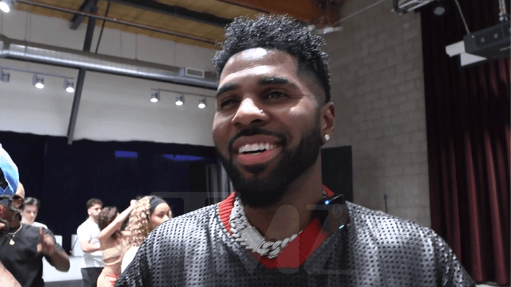 Jason Derulo Says He's Embracing Streaming, Performs Flash Mob on Street