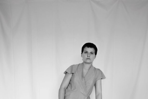 The exhibition reawakening women’s resistance and fight for freedom from the past.