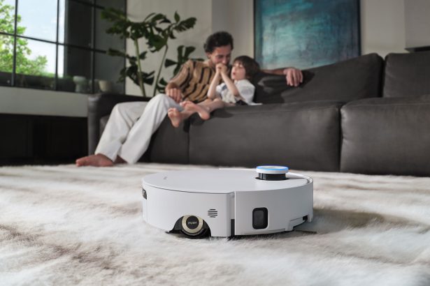 Meet the world’s first real-time fresh water mopping robot