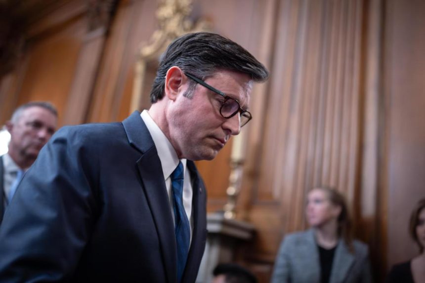 Effects of shutdown leave lawmakers grasping for ways to end it Effects of shutdown leave lawmakers grasping for ways to end it