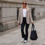 13 Ultra Comfy Rich Mom Sneakers That Look Best With Leggings