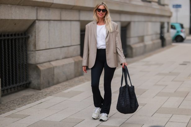 13 Ultra Comfy Rich Mom Sneakers That Look Best With Leggings