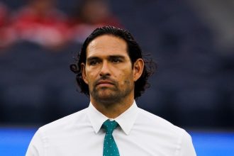 Former NFL QB Mark Sanchez Stabbed, Pepper Sprayed by Driver