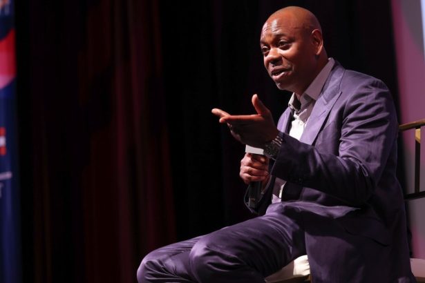 Dave Chappelle Jokes ‘It’s Easier to Talk’ in Saudi Arabia ‘Than It Is in America’ While Performing at Riyadh Comedy Festival