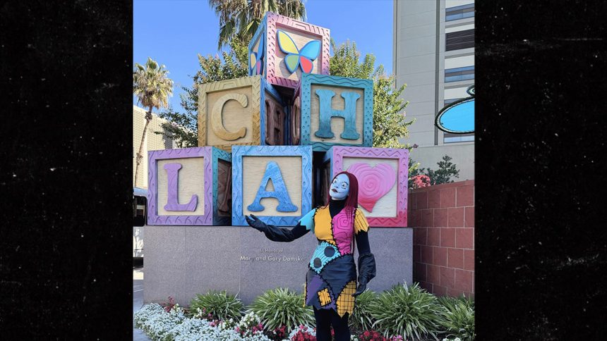 Janelle Monae Dresses as ‘Nightmare Before Christmas’ at Children’s Hospital Janelle Monae Dresses as ‘Nightmare Before Christmas’ at Children’s Hospital