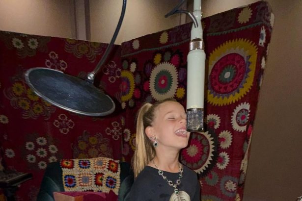 Jessica Simpson’s Daughter Birdie Is Her Twin for School Spirit Week