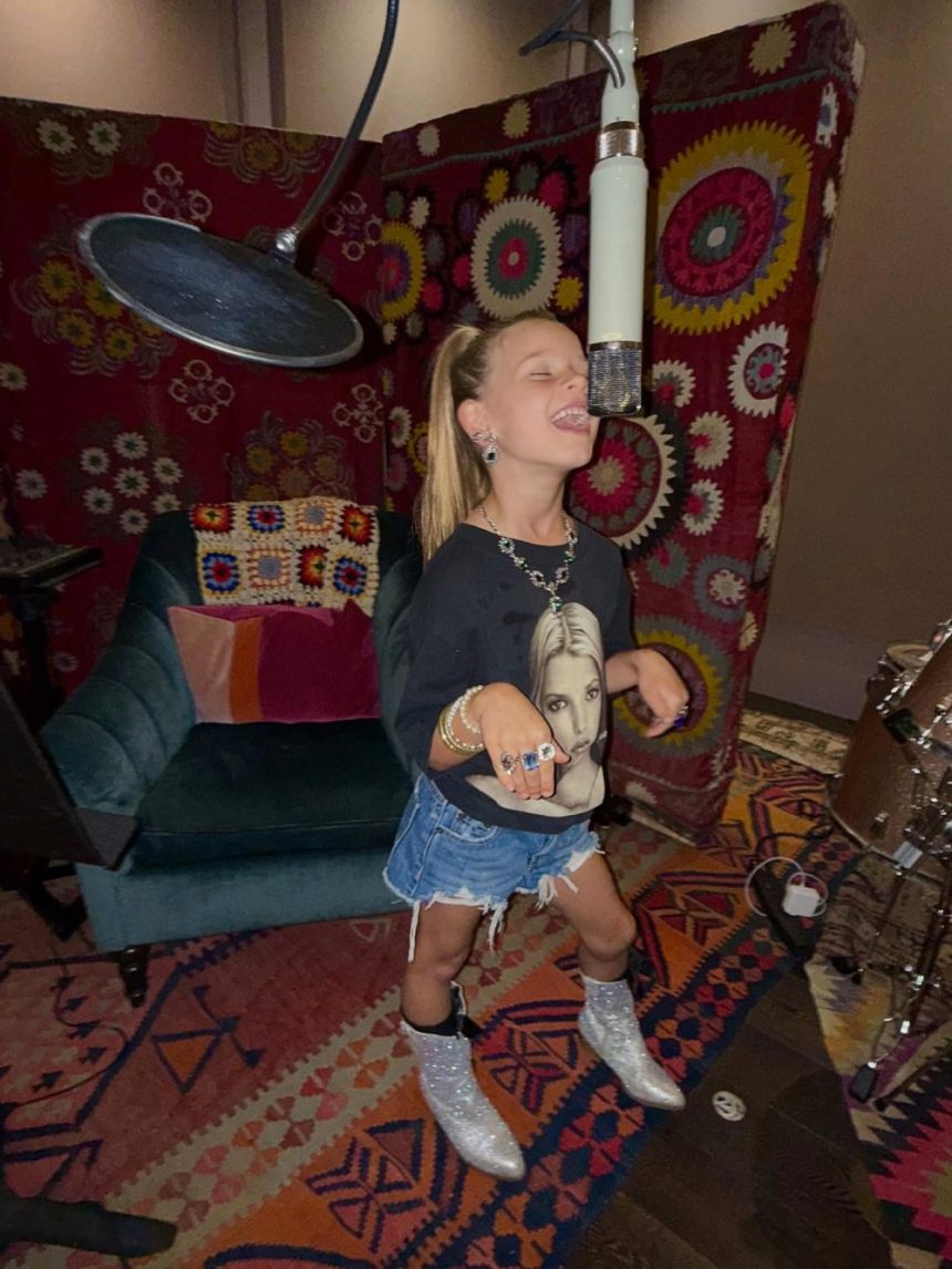 Jessica Simpson’s Daughter Birdie Is Her Twin for School Spirit Week Jessica Simpson’s Daughter Birdie Is Her Twin for School Spirit Week