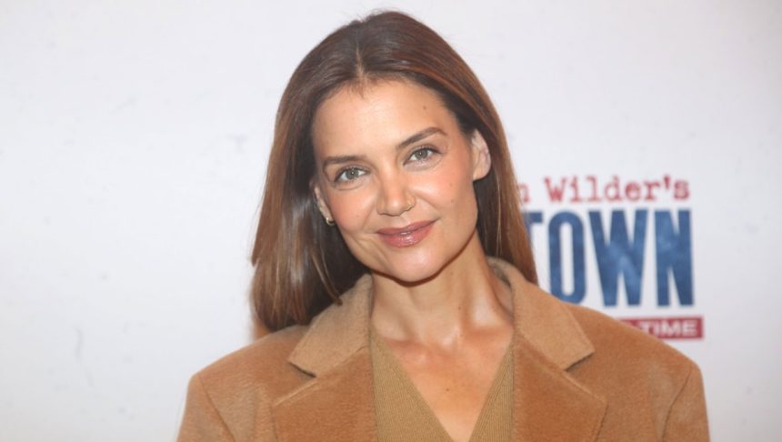 Katie Holmes’ Retro Sneakers Look Is on Sale on Amazon