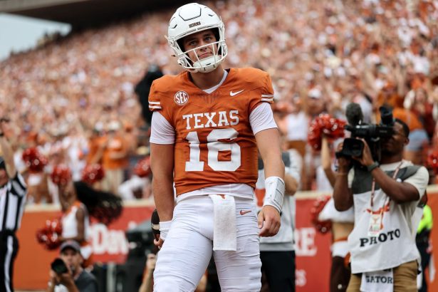 Latest news on Texas QB who entered concussion protocol ahead of Vanderbilt clash