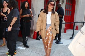 6 Sequin Skirt Outfits for Your Everyday Wardrobe