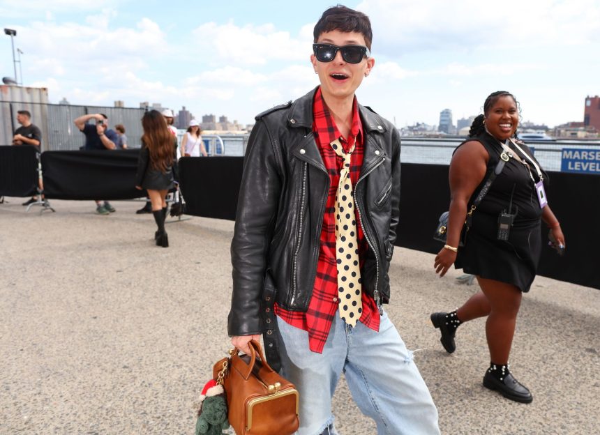 I Suddenly Need a Cozy Flannel, Thanks to These Street Style Stars