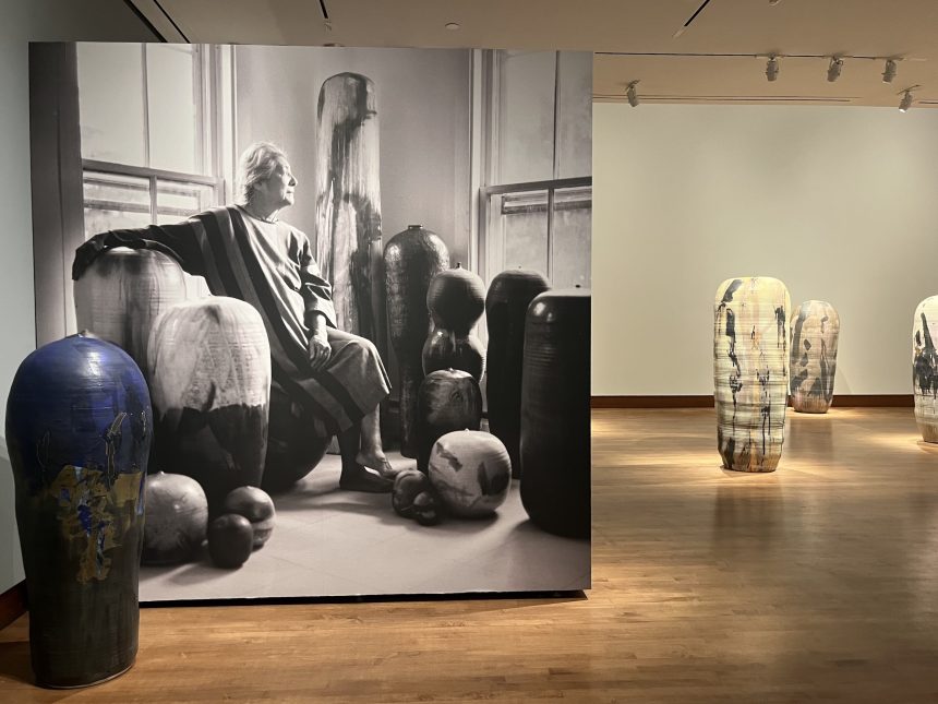 Toshiko Takaezu’s Clay Vessels Will Fill You With Awe Toshiko Takaezu’s Clay Vessels Will Fill You With Awe