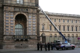 Two Suspects Admit to Louvre Heist Involvement, Prosecutor Says 