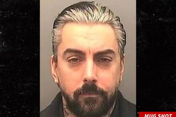 Lostprophets Singer Ian Watkins Killed In Prison Attack