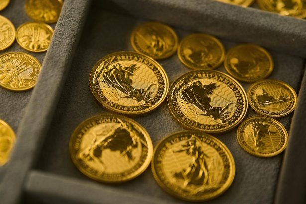 Gold prices soar to new records amid US government shutdown