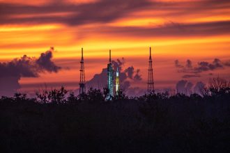 NASAs Moon Mission Is a Mess, and It May Cost Us the New Space Race