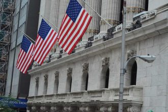 Stocks Settle Sharply Higher on Trade Hopes and AI Optimism