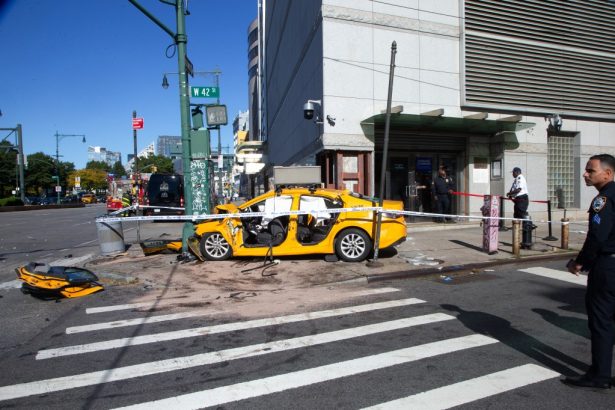 Out-of-control taxi cab slams into pole outside Chinese consulate, injures 4