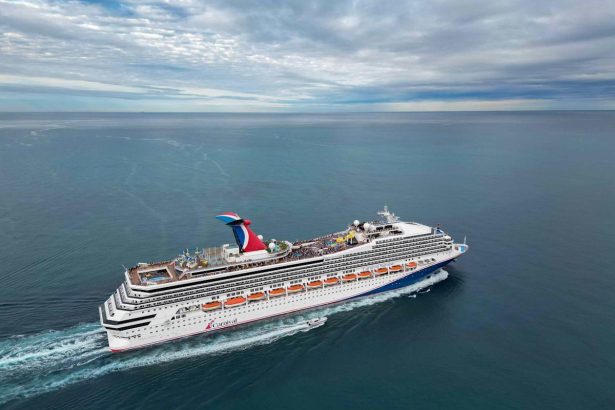 Carnival Says Cruise Bookings Are Strong. Its Stock Slides Anyway.